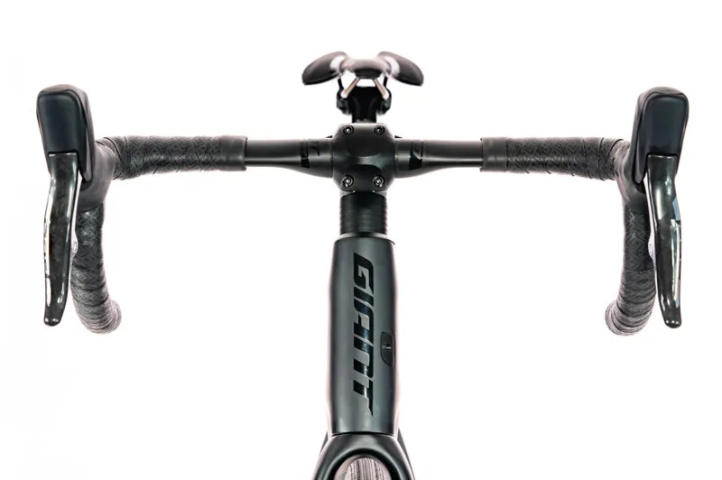 2020 Giant Defy Advanced Pro 0 Red Carbon Road Bike in Grey