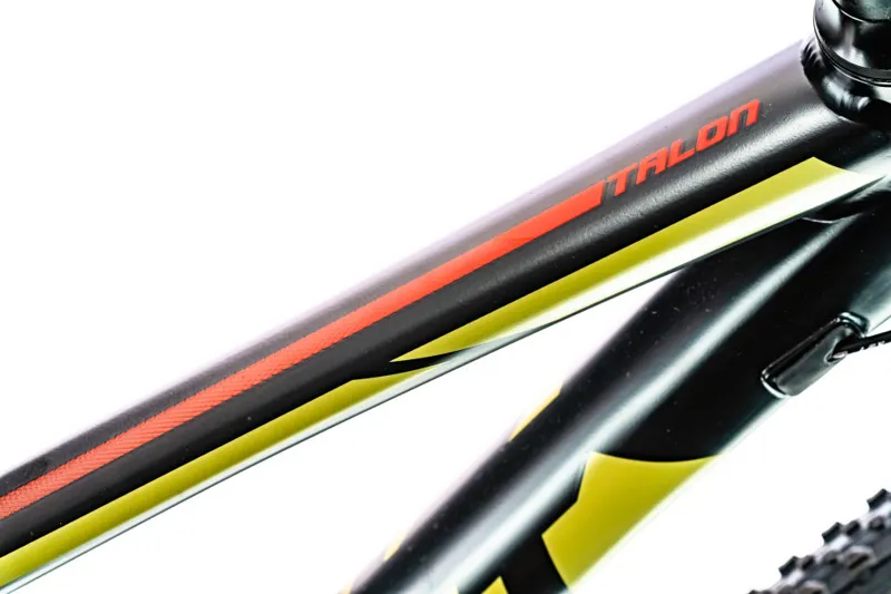 2020 Giant Talon 3 Hardtail Mountain Bike in Black-3